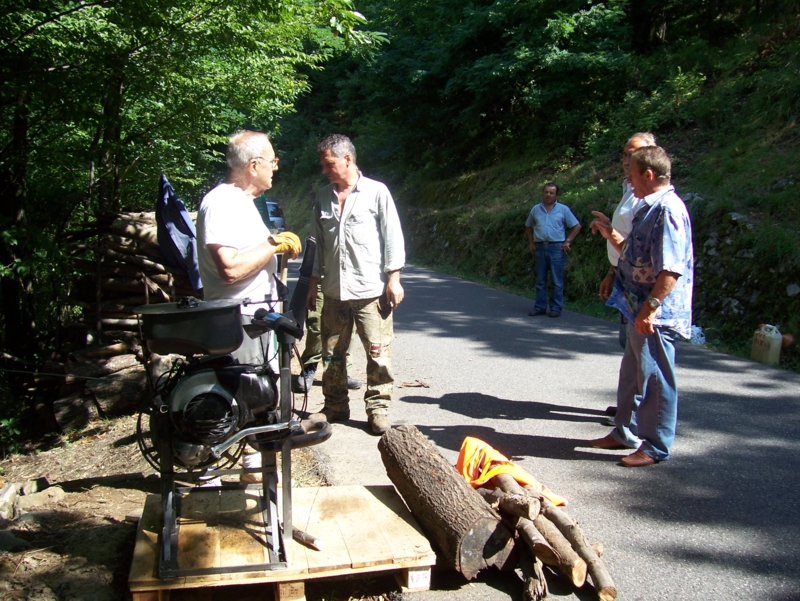  Image name: Persone090.jpg 
 width: 800 pixel 
 height: 601 pixel 
 Size: 493392 bytes 
 Click to enlarge 